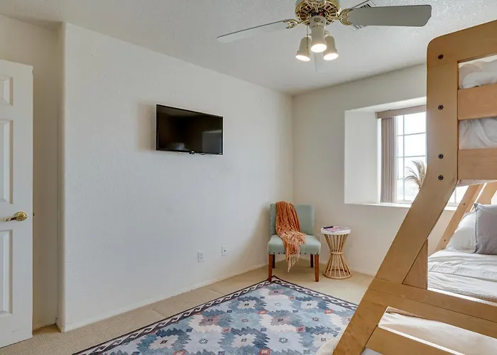 Views & Fenced Yard: Havasu Home!