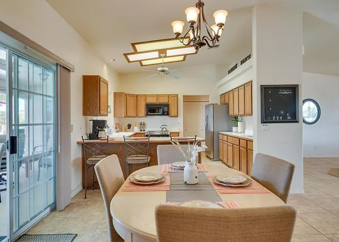 Holiday home Views & Fenced Yard: Havasu Home! *