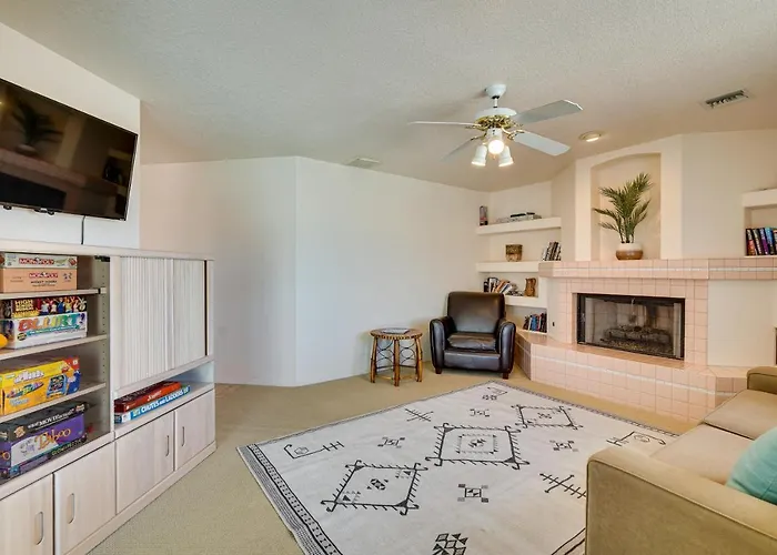 Views & Fenced Yard: Havasu Home!