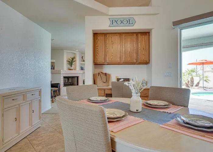 Views & Fenced Yard: Havasu Home! Holiday home