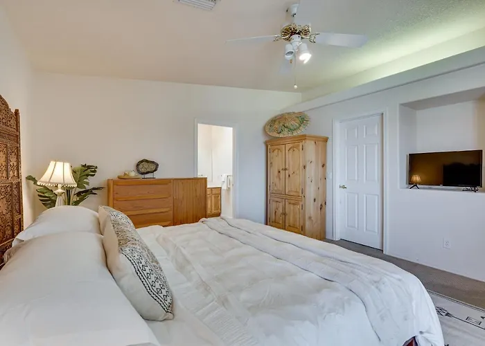 Views & Fenced Yard: Havasu Home! Holiday home *